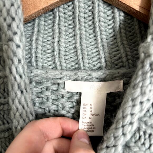 H&M Green Mock Neck Sweater - Picture 2 of 5
